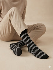 V09 - Striped Crew Socks